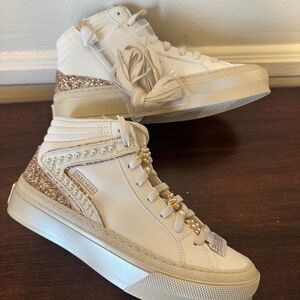 Skechers Women's White and Gold High-Top lightweight leather Sneakers size 7